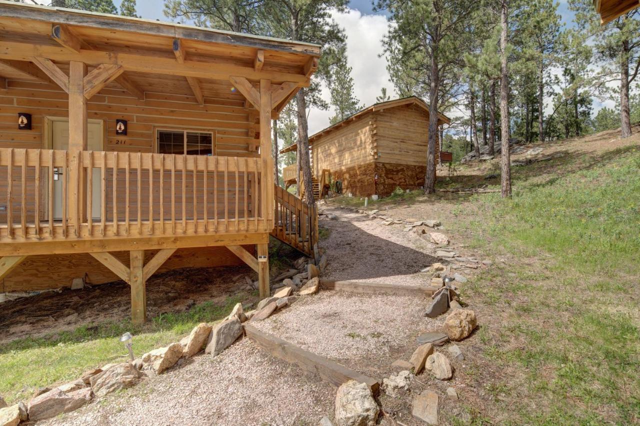 Rock Crest Lodge & Cabins Custer Exterior photo