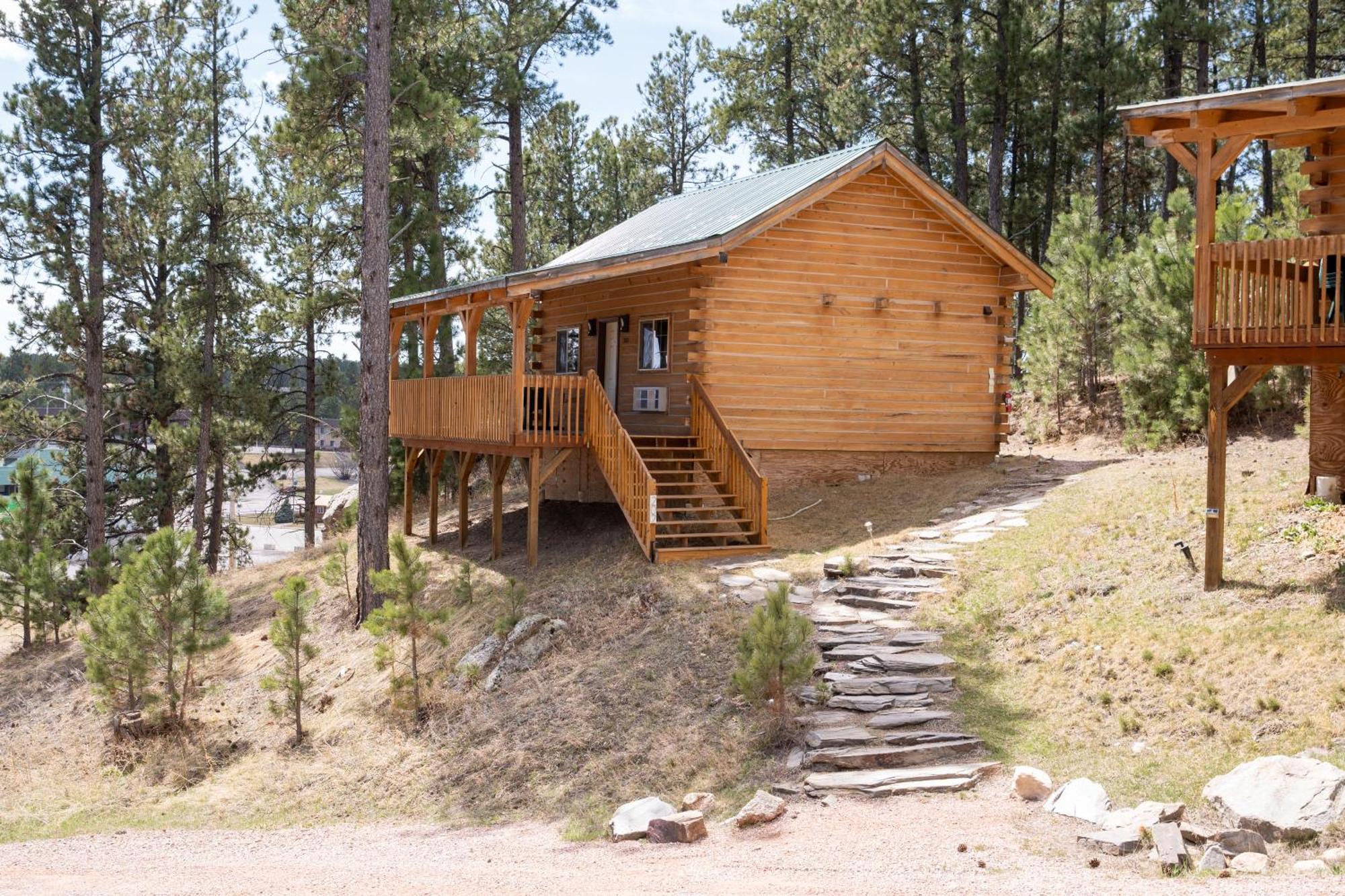 Rock Crest Lodge & Cabins Custer Exterior photo
